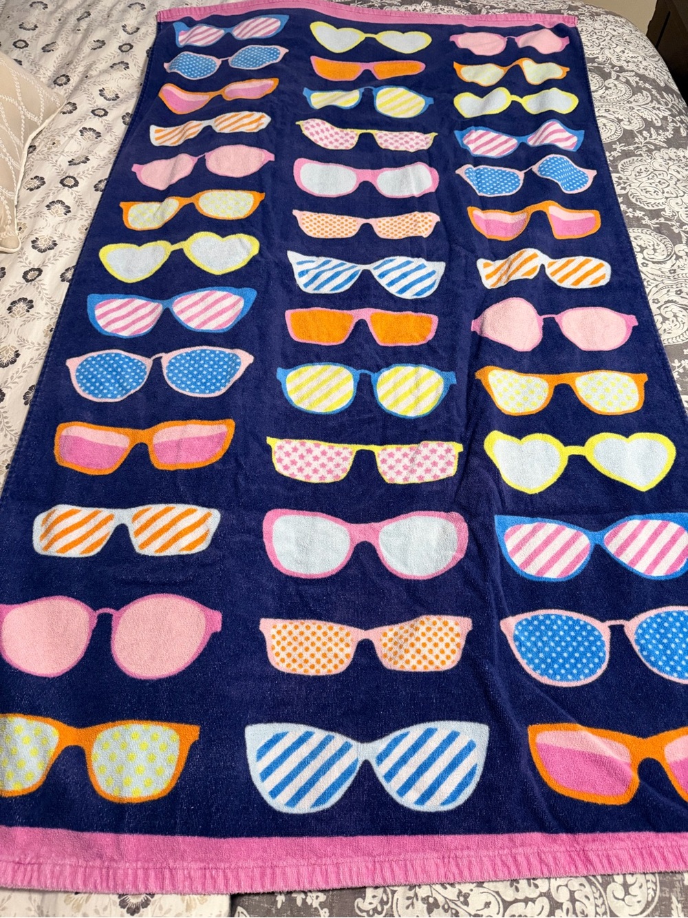 Sunglasses Pattern Beach Towel - Navy Pink Yellow